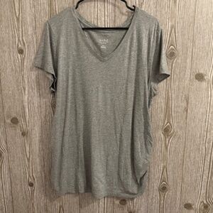 Isabel Maternity l Gray V-neck T-Shirt l Size XXL
